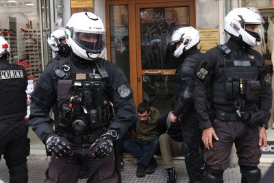 Протести и арести в Гърция: Напрежение в Атина и Солун по време на 24-часовата стачка