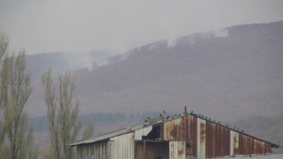 Пожарът над военния полигон Ново село не е овладян окончателно