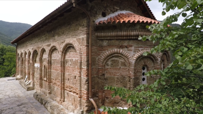 Църквата костница до Бачковския манастир е сред най старите запазени в целия