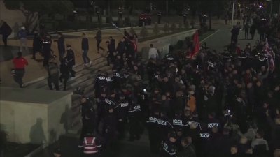 Антиправителствени протести на албанската опозиция прерастнаха в сблъсъци с полицията