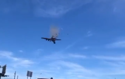 Два самолета се сблъскаха в небето над Далас по време на авиошоу (Видео)