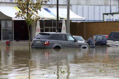 Намерени са телата на две жертви от наводненията в Албания