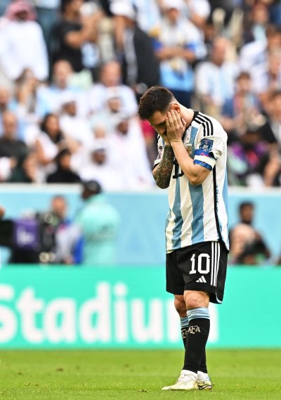 Аржентина загуби от Саудитска Арабия с 1 2 в първия си