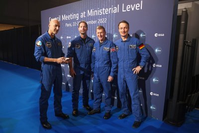 Новите космонавти на ЕКА - за първи път човек с увреждания може да стане астронавт