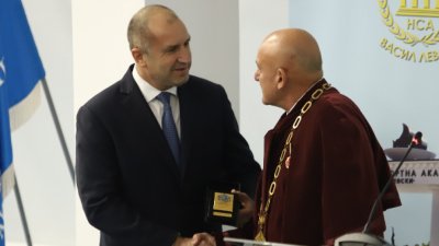 НСА "Васил Левски" получи Почетния знак на президента по случай 80-ата си годишнина