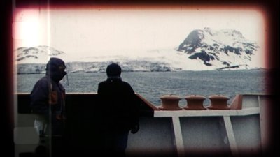 Дневник на антарктическия стопаджия е първият филм чиято премиера в