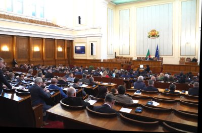 Депутатите обсъждат да задължат служебното правителство да внесе бюджет за 2023