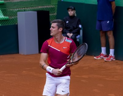 Алекс Лазаров отпадна във втория кръг на тенис турнира в Португалия