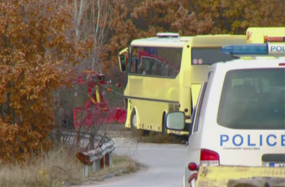 Продължава изваждането на катастрофиралия автобус край свиленградското село Младиново Инцидентът