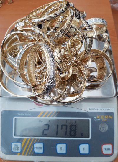 Над половин килограм златни и близо 3 кг сребърни накити