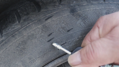 Над 60 автомобила осъмнаха с нарязани гуми в добричкия квартал