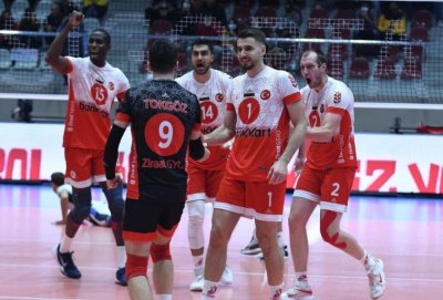 Мартин Атанасов и Зираатбанк с поражение във волейболната Шампионска лига