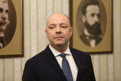 Решаващ ден в парламента Депутатите гласуват проектокабинета на проф Николай