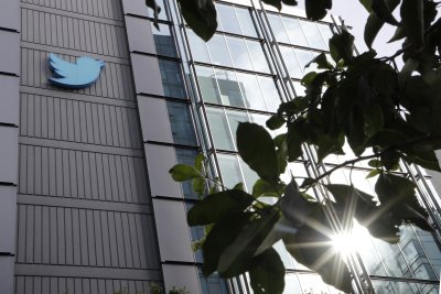 Потребителите на Туитър гласуваха "за" оставката на Мъск