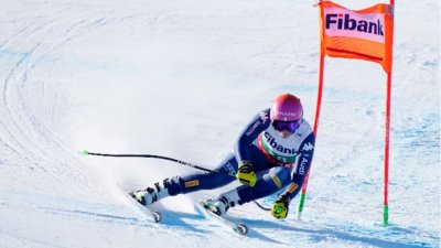 Италианката Елена Куртони спечели спускането от Световната купа по ски