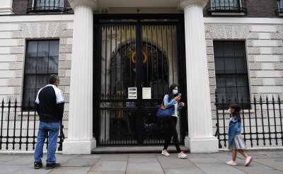 Китай изтегли от Великобритания шестима свои дипломати от консулството си