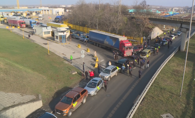 Недоволство заради задръстванията: Протест блокира трафика през "Дунав мост" край Русе