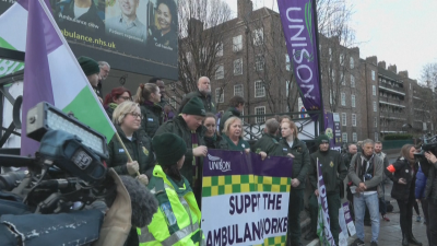 Стачка във Великобритания: Протестират шофьори на линейки и парамедици
