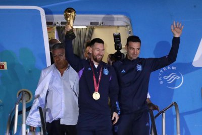 Националният тим по футбол на Аржентина се прибра в родината