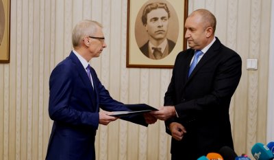 Президентът Румен Радев връчи втория мандат за съставяне на правителство