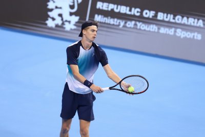 Младият български тенисист Пьотр Нестеров стартира с победа през новия