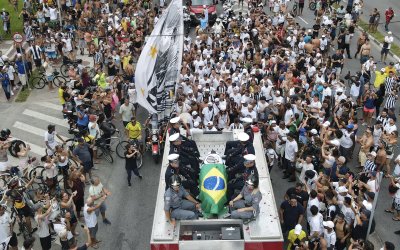 Повече от 230 000 души отдадоха почит на бразилската футболна