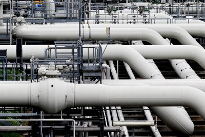 "Газпром" изнася почти наполовина по-малко природен газ