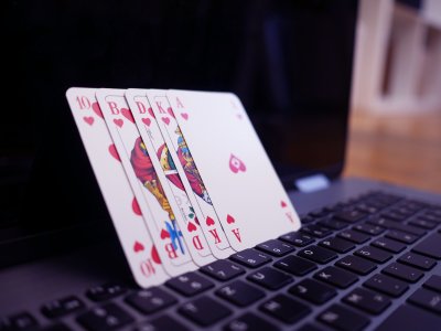 Компаниите лицензирани да организират хазартни игри онлайн на територията на
