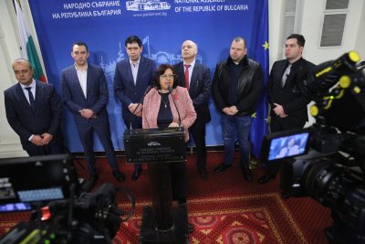 Народните представители от софийските листи на БСП заедно с групата