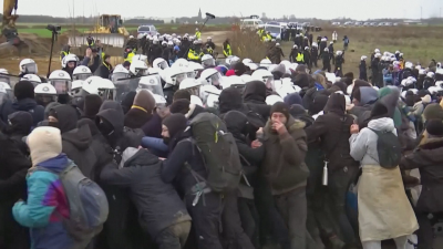 Германската полиция започна да премахва барикади на протестиращи екоактивисти