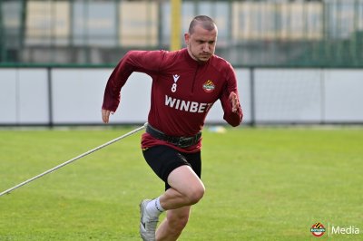Отборът на Ботев продължава да тренира ежедневно на Футболен комплекс