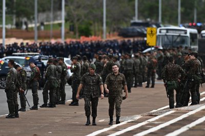 Над 1500 души са задържани в Бразилия след щурма срещу