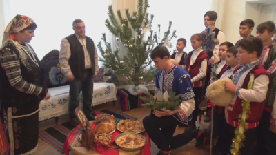 Коледа в украинското село Чушмелий - как посрещат светлите празници по време на война