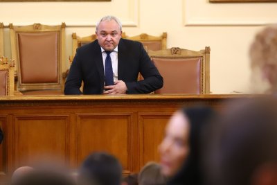 Изслушаха Демерджиев в НС заради полицая, задържан за трафик на мигранти
