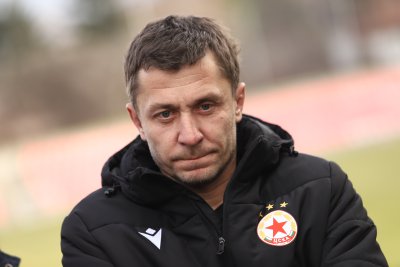 Старши треньорът на ЦСКА Саша Илич говори пред медиите на