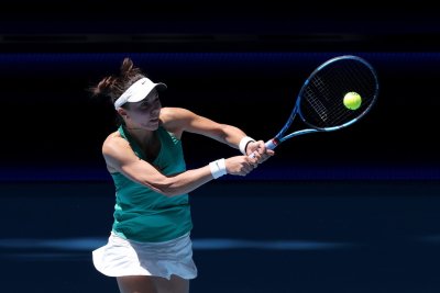 Виктория Томова срещу Белинда Бенчич на старта на Australian Open 2023