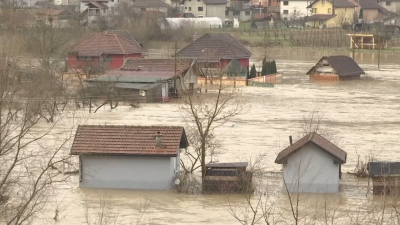 Проливни дъждове в Сърбия - лошото време взе жертва