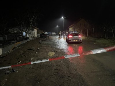 Среднощен екшън в Бургаско: Шофьор на джип блъсна пет коли и автобус след гонка с полицията (Снимки)