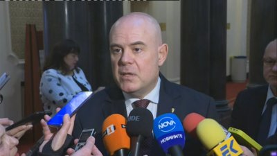 Главният прокурор Иван Гешев отговаря на журналистически въпроси по разследването