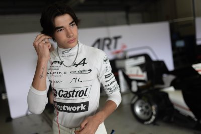 Българският пилот Никола Цолов ще дебютира този сезон във Формула