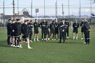 Локомотив Пловдив стартира с двуразовите тренировки в Турция Черно белите са