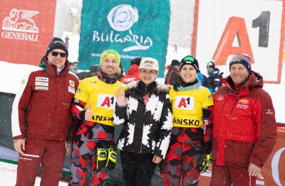 Министър Лечева награди победителите в стартовете за Световната купа по сноуборд в Банско