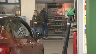 Бум на бензиновия туризъм по границата между Унгария и Словакия