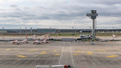 Стачка на служителите затвори берлинското летище "Бранденбург"