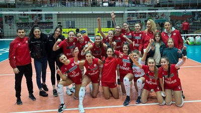 Женските волейболни отбори на ЦСКА и Левски започнаха годината с победи