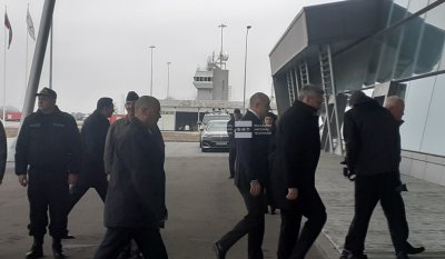 Румен Радев посрещна на летище Пловдив австрийския канцлер Карл Нехамер (СНИМКИ/ВИДЕО)