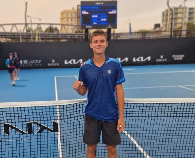 Страхотен Илиян Радулов се класира за четвъртфиналите на Australian Open при младежите