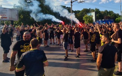 Фенове на Ботев Пловдив се събраха на протест за да