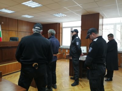 Оставиха в ареста обвиняемия за убийството след пиянски скандал в Смолянско