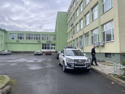 Ученичка от Английската гимназия в Бургас почина в клас Момичето